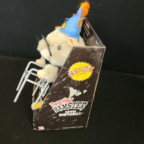 2004 Animated GEMMY DANCING HAMSTER 50th Birthday Sings Dances in Box - Picture 6 of 8